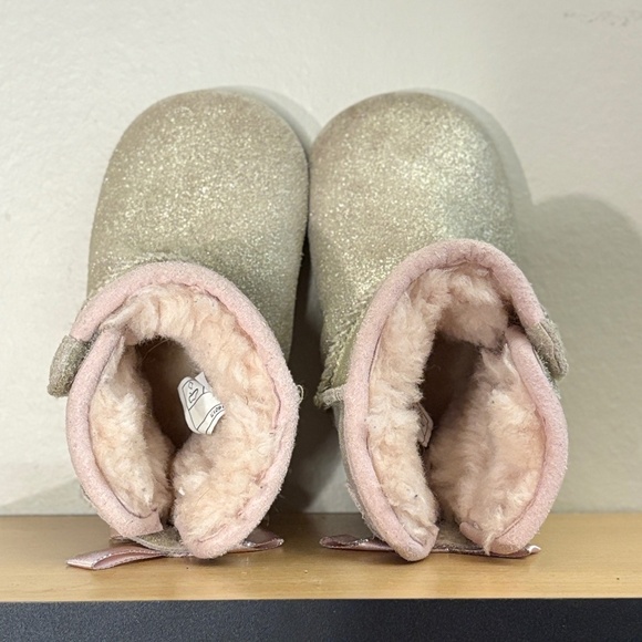 UGG Sparkly Gold Suede Kids Boots with Pink Bow & Lining - Picture 12 of 15